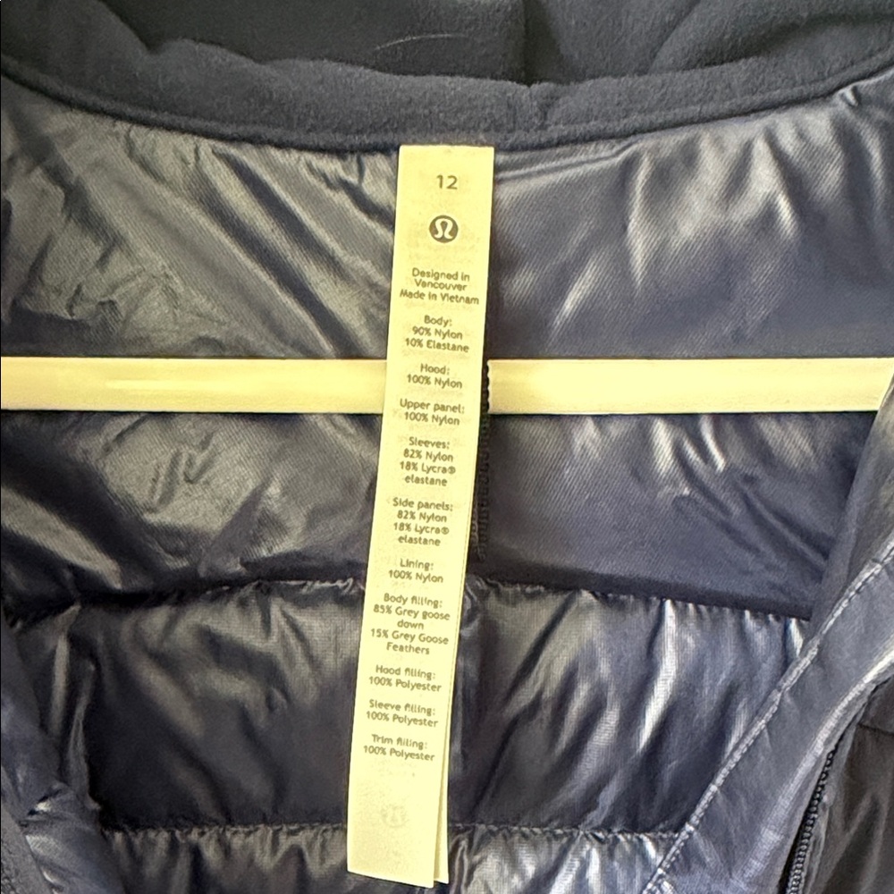 lululemon athletica Hooded Jacket - Picture 2 of 4